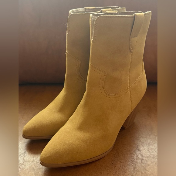 MIA MARNIE TAN FAUX SUEDE WESTERN BOOTIES BOOTS SIZE 8M NWOB - Picture 4 of 8